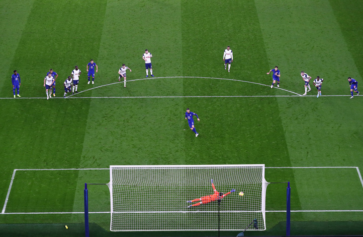 Jorginho ghi bàn từ chấm phạt đền giúp Chelsea vươn lên thứ 6 - Ảnh 2.