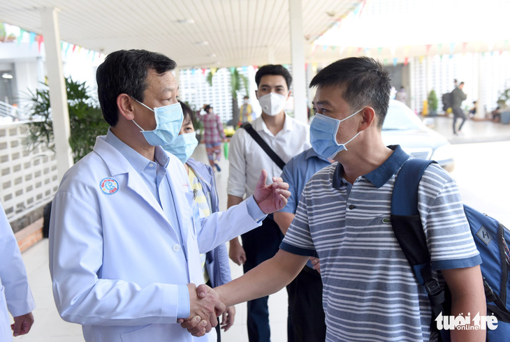 Bệnh viện Chợ Rẫy tiếp thêm nhân lực cho vùng dịch Gia Lai - Ảnh 2.