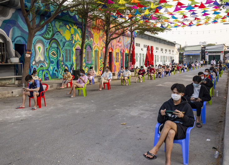 Sống trong khu phong tỏa - Ảnh 3.