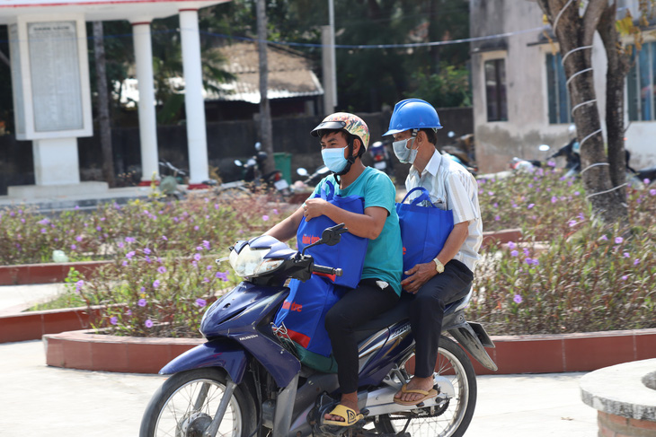 Tết này tui vui nhứt là có 400.000 đồng để mua hơn 20 vịt con - Ảnh 8.