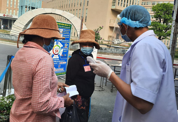 21 người ở Bệnh viện 175 phải cách ly liên quan nhân viên sân bay Tân Sơn Nhất - Ảnh 1.