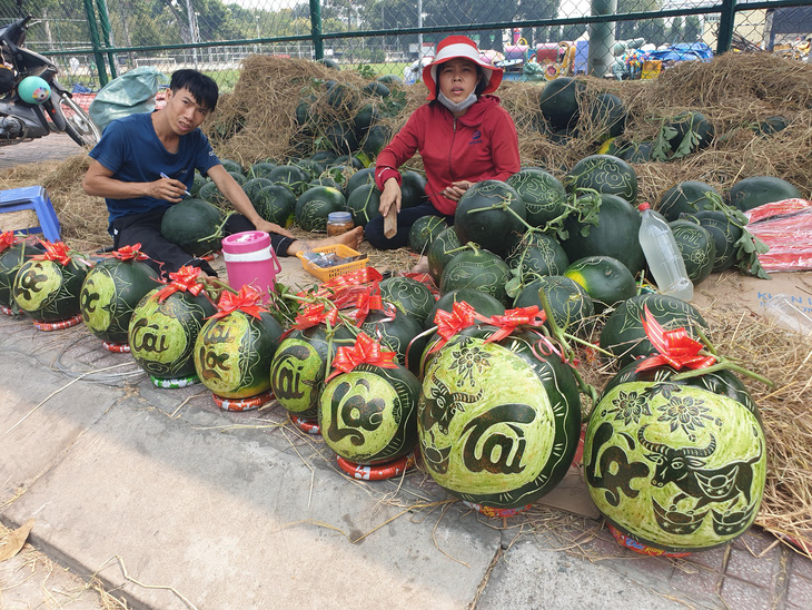 Hoa ế, người bán vẫn tự tin giữ giá, người mua canh me chờ giảm - Ảnh 12.