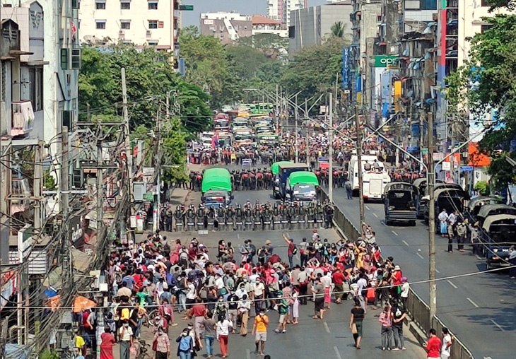 Myanmar đã bắt người nước ngoài đầu tiên sau đảo chính - Ảnh 2.