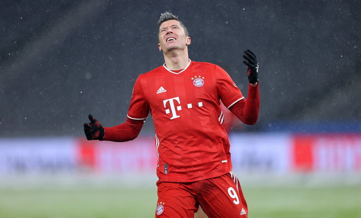 Điểm tin thể thao sáng 6-2: Bayern vẫn thắng dù Lewandowski hỏng phạt đền - Ảnh 1.