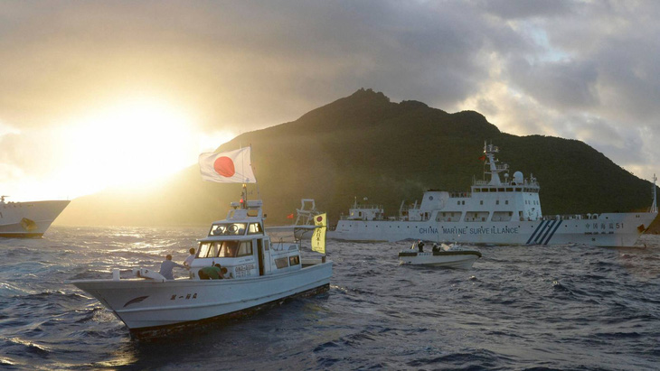 Tàu Trung Quốc vào vùng biển gần Senkaku/Điếu Ngư lần đầu sau luật hải cảnh - Ảnh 1.