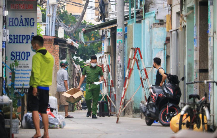 TP.HCM phong tỏa thêm khu nhà trọ số 90, đường Nguyễn Phúc Chu, phường 15, Tân Bình - Ảnh 2.