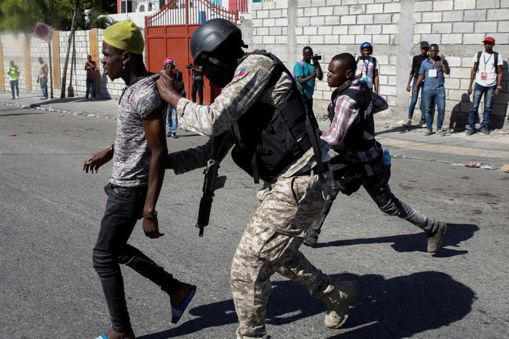 Haiti bắt giữ hơn 20 người bị cáo buộc âm mưu lật đổ tổng thống - Ảnh 1.