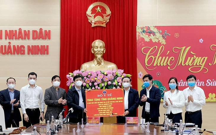 Quảng Ninh tuyên bố mua vắc xin ngừa COVID-19 tiêm cho người dân toàn tỉnh