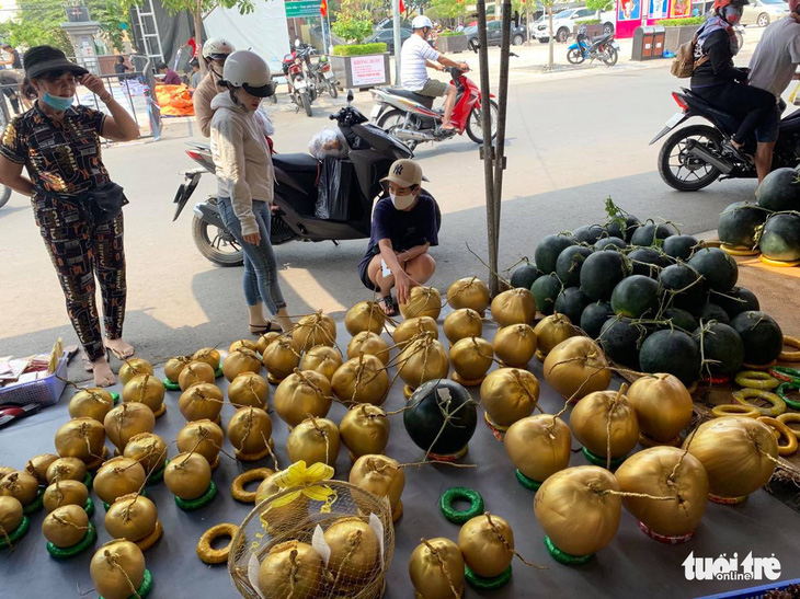 Thú vị chợ trái cây chưng tết ở Long Xuyên - Ảnh 4.