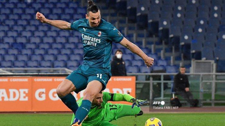 Ibrahimovic tịt ngòi, AC Milan vẫn giành trọn 3 điểm trước Roma - Ảnh 2.