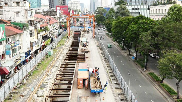 Cuối năm 2021 hoàn trả mặt đường Lê Lợi sau hơn 4 năm rào kín làm metro - Ảnh 1.