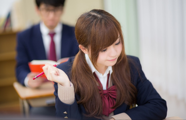 Nhiều trường trung học ở Tokyo cấm học sinh nhuộm tóc - Ảnh 1.