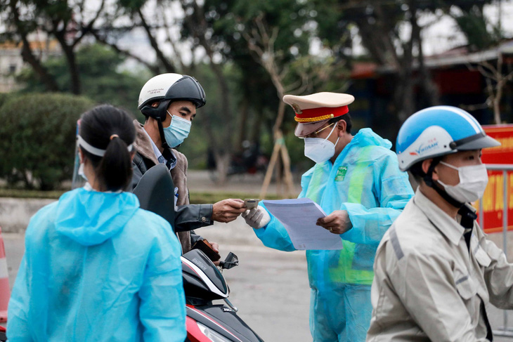 Hải Dương tạm dừng chợ, phong tỏa khu dân cư có ca mắc COVID-19 - Ảnh 1.