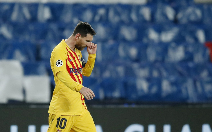 Messi ghi bàn và sút hỏng penalty, Barca chia tay Champions League