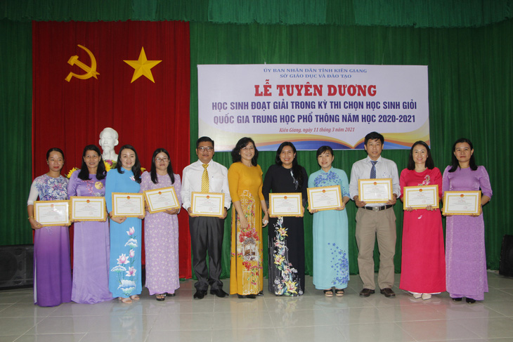 11 học sinh đoạt giải quốc gia tỉnh Kiên Giang được thưởng 20 - 80 triệu/bạn - Ảnh 3.