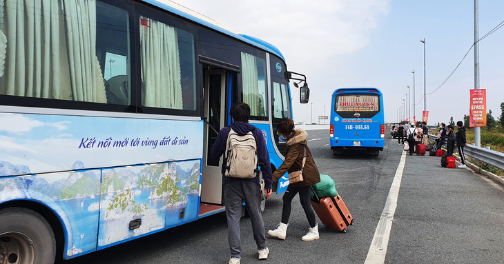 Quảng Ninh cho nhiều tuyến xe khách liên tỉnh hoạt động từ 11-3 - Ảnh 1.