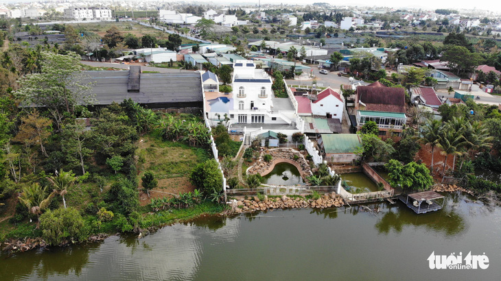 Tỉnh ủy Lâm Đồng yêu cầu xử nghiêm biệt thự xây không phép trên hồ Nam Phương - Ảnh 2.