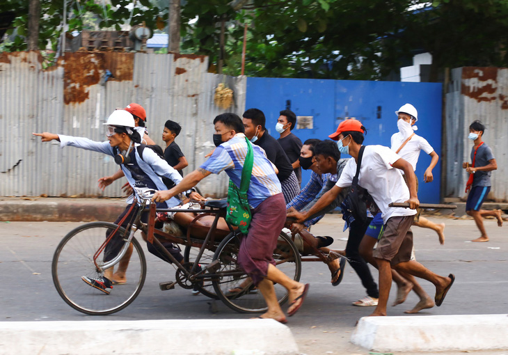 Đài Loan thúc các công ty ở Myanmar treo cờ Đài Loan để tránh bị tấn công nhầm - Ảnh 1.