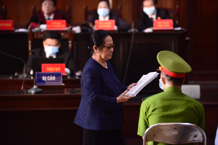 Bà Dương Thị Bạch Diệp phủ nhận cáo trạng, nghi ngờ hồ sơ giả mạo - Ảnh 2.