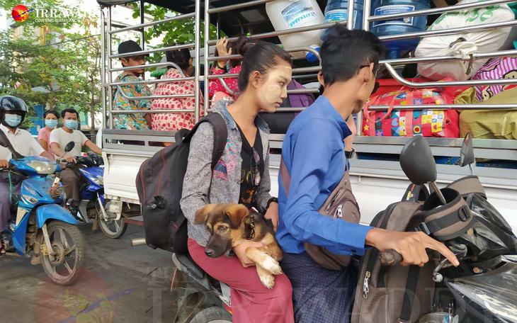 Dân ồ ạt tháo chạy khỏi khu vực thiết quân luật ở thành phố lớn nhất Myanmar