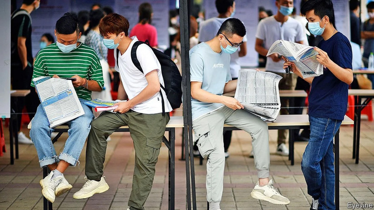 Tỉ lệ thất nghiệp vượt 13%, giới trẻ Trung Quốc chật vật tìm việc làm - Ảnh 1.