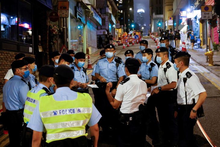 Mỹ trừng phạt 24 quan chức Trung Quốc vì thay đổi luật bầu cử Hong Kong - Ảnh 1.