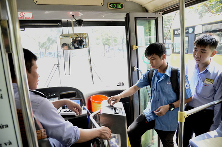 TP.HCM cho thí điểm thẻ xe buýt thông minh thêm 1 năm - Ảnh 1.