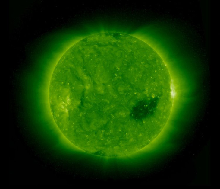 Bão mặt trời tốc độ 600km/s đến Trái đất ngày 20-3, nguy cơ mất tín hiệu - Ảnh 2.