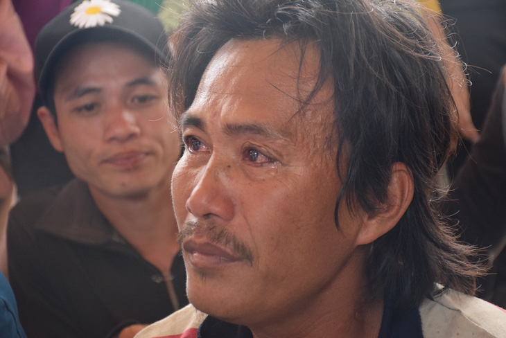 Nước mắt xúc động đón 47 ngư dân gặp nạn trên biển trở về - Ảnh 7.