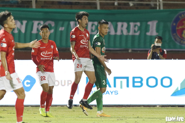 Lee Nguyễn nói gì sau bàn thắng đầu tiên tại V-League 2021? - Ảnh 4.
