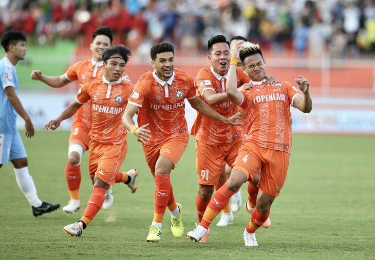 Bình Định được thưởng 1 tỉ đồng sau trận thắng trên sân mới - Ảnh 1.