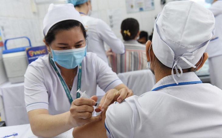 TP.HCM: Thêm 8.000 nhân viên chống dịch sắp tiêm vắc xin COVID-19