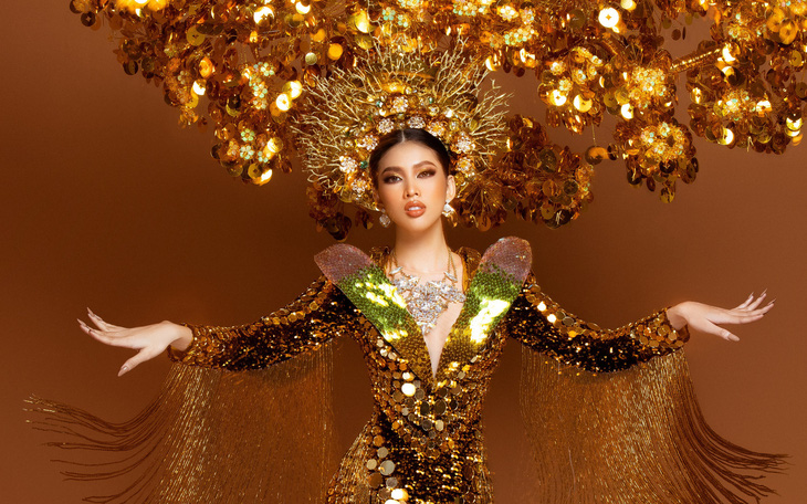 Cận cảnh trang phục nặng gần 30kg của Ngọc Thảo tại Miss Grand International 2020