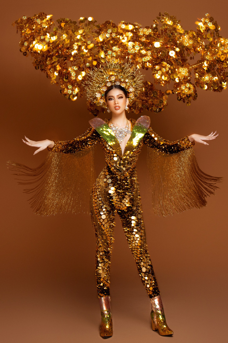 Cận cảnh trang phục nặng gần 30kg của Ngọc Thảo tại Miss Grand International 2020 - Ảnh 2.