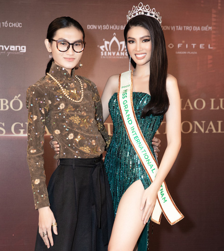Cận cảnh trang phục nặng gần 30kg của Ngọc Thảo tại Miss Grand International 2020 - Ảnh 4.