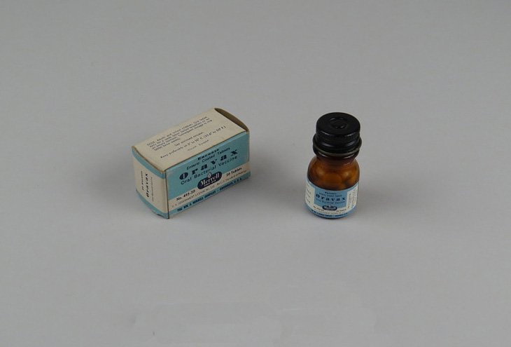 Vaccine COVID-19 qua đường uống sớm được thử nghiệm trên người - Ảnh 1.