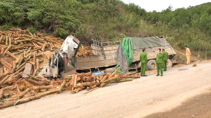 Kiểm tra doanh nghiệp có xe chở gỗ bị tai nạn làm 7 người chết ở Thanh Hóa - Ảnh 1.