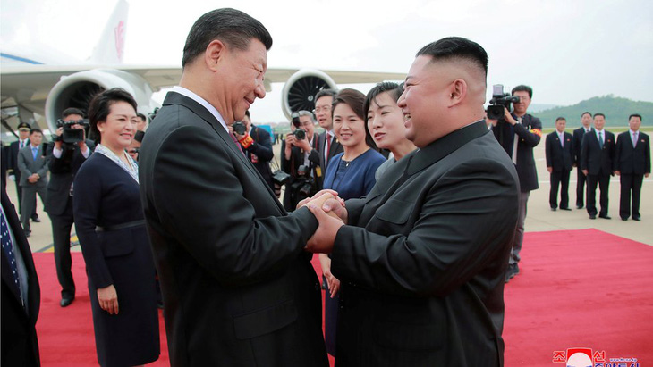 Ông Kim Jong Un kêu gọi ông Tập bắt tay đối phó thế lực thù địch - Ảnh 1.