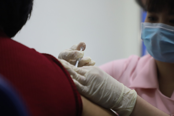 Lô vắc xin ngừa COVID-19 của COVAX đầu tiên về Việt Nam không đủ 1,37 triệu liều - Ảnh 1.