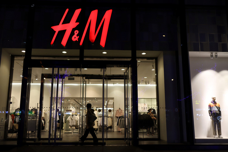 H&M bị dân Trung Quốc tẩy chay vì ngừng mua bông vải Tân Cương - Ảnh 2.