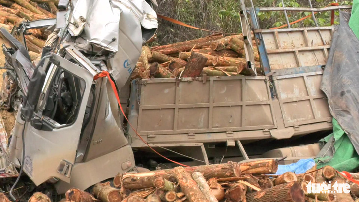 Khởi tố vụ án xe chở gỗ bị tai nạn làm 7 người chết ở Thanh Hóa - Ảnh 1.