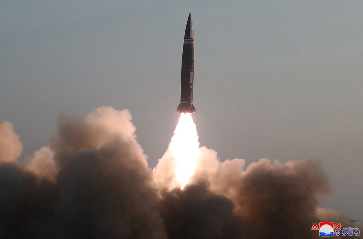 KCNA xác nhận phóng tên lửa chiến thuật, Mỹ lên án - Ảnh 1.
