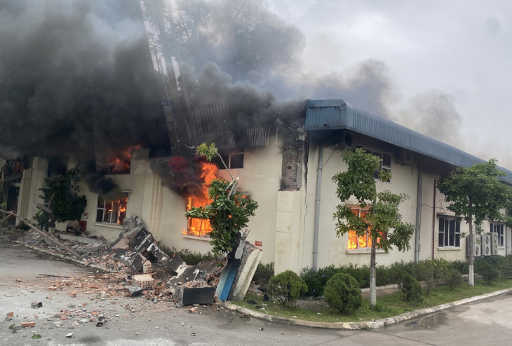 Cháy lớn tại nhà máy may xuất khẩu ở Thanh Hóa - Ảnh 3.