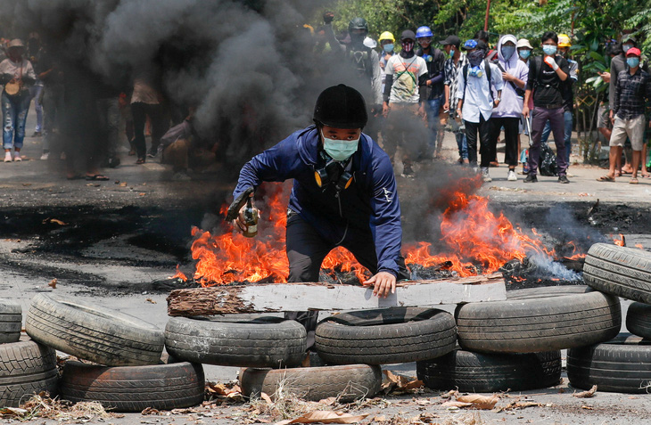 Myanmar ngày đẫm máu: Hơn 91 người biểu tình thiệt mạng - Ảnh 1.