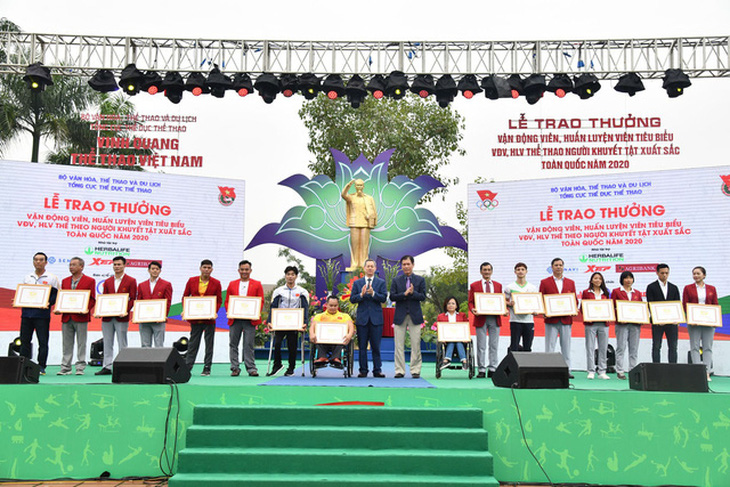Văn Quyết và các VĐV tiêu biểu được vinh danh trong Ngày thể thao Việt Nam - Ảnh 2.