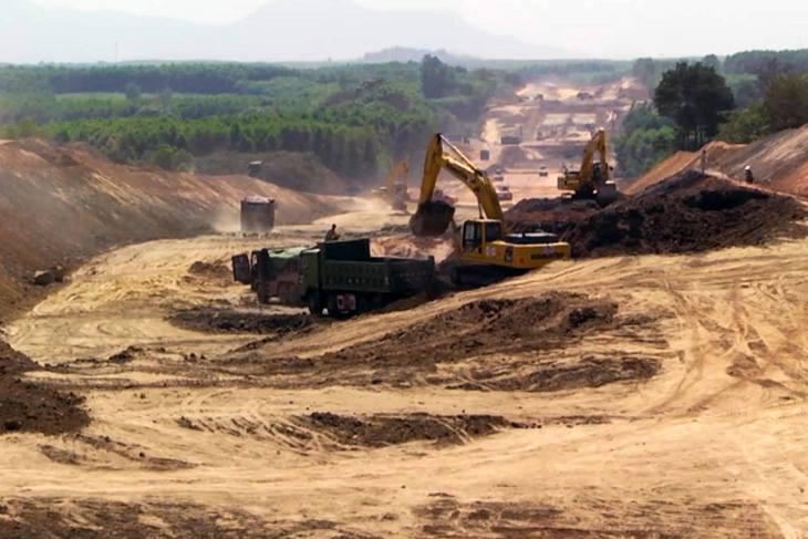 Dự án cao tốc Phan Thiết - Dầu Giây: đề nghị rút ngắn thủ tục cấp phép mỏ vật liệu - Ảnh 1.