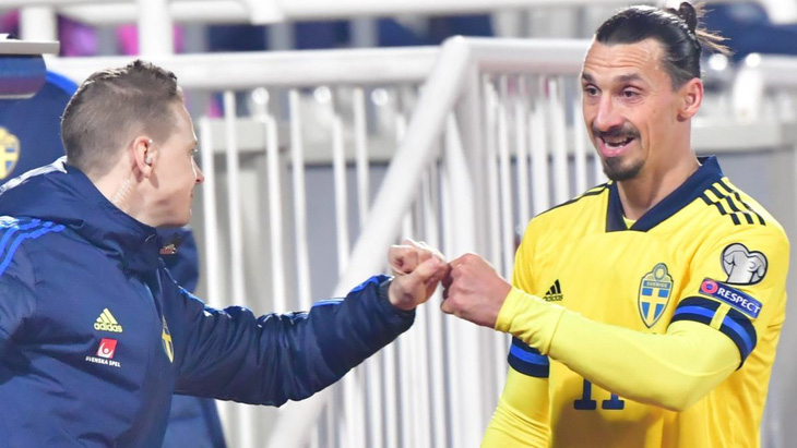 Ibrahimovic kiến tạo siêu đẳng kiểu kung-fu giúp Thụy Điển dẫn đầu bảng B - Ảnh 2.