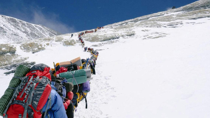 Nepal nới lỏng quy định cách ly trước mùa leo núi Everest - Ảnh 1.