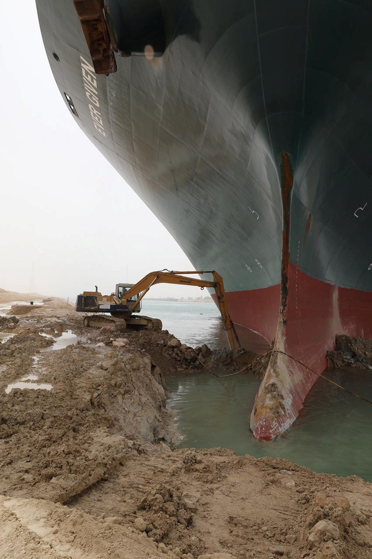 Toàn cảnh vụ giải cứu tàu container gây tắc nghẽn kênh đào Suez - Ảnh 3.