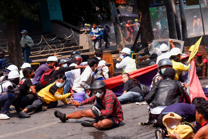 18 người biểu tình thiệt mạng trong một ngày ở Myanmar - Ảnh 1.